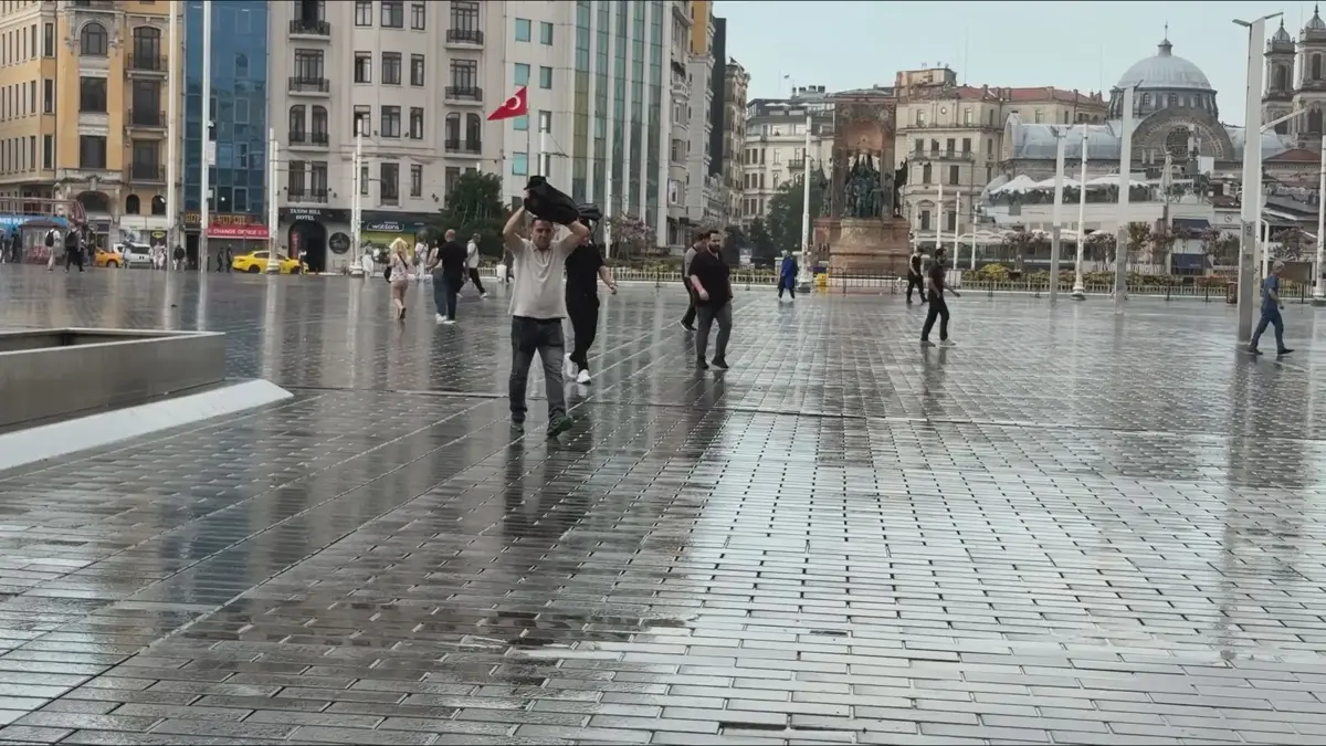 MGM uyarmıştı: İstanbul'da sağanak etkili oldu