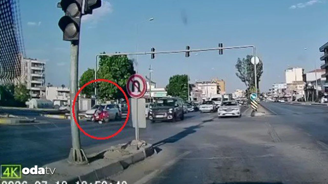 Otomobile çarptı kaskı fırladı