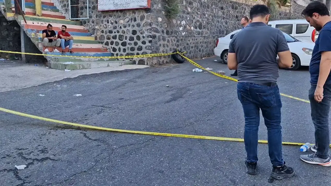 Aracının önünü kesen husumetlisi tarafından öldürüldü