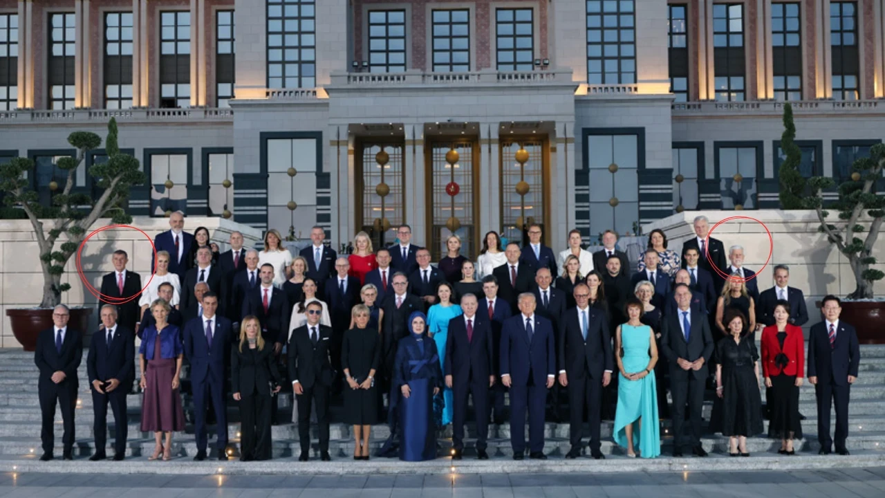 Çekya'daki kriz NATO aile fotoğrafına yansıdı!