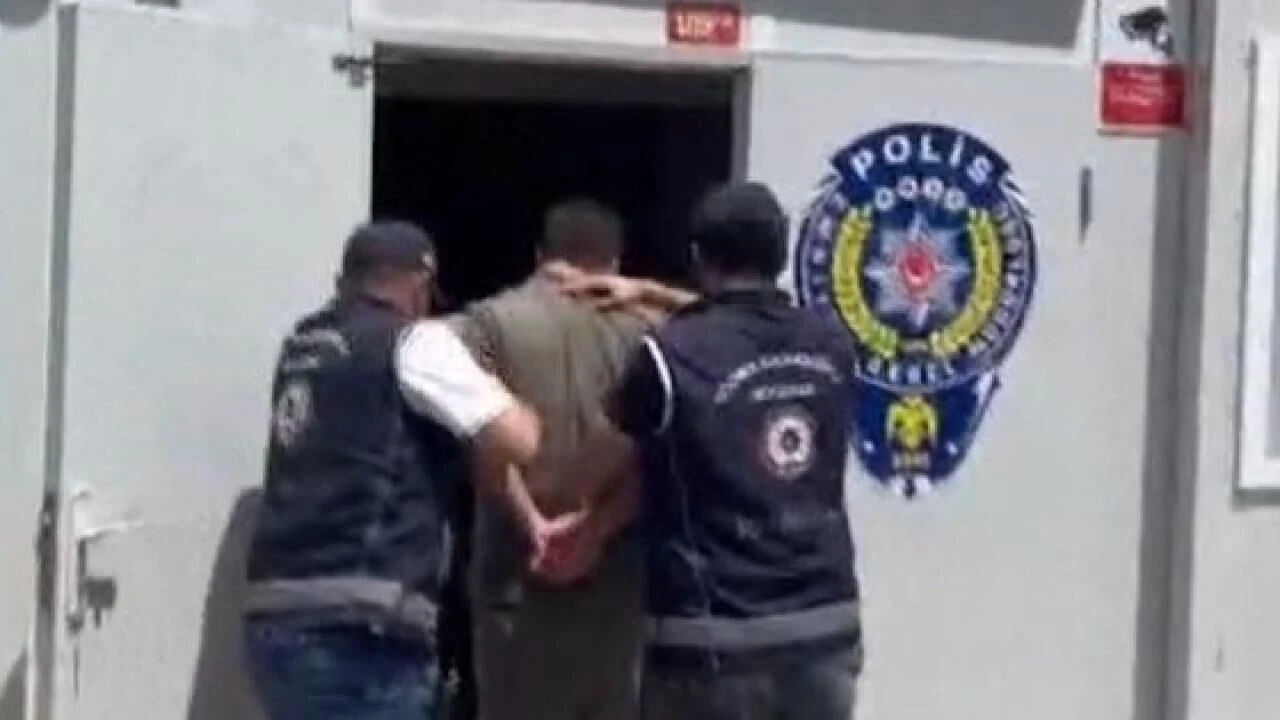 INTERPOL tarafından aranıyordu! İstanbul Havalimanı'nda yakalandı