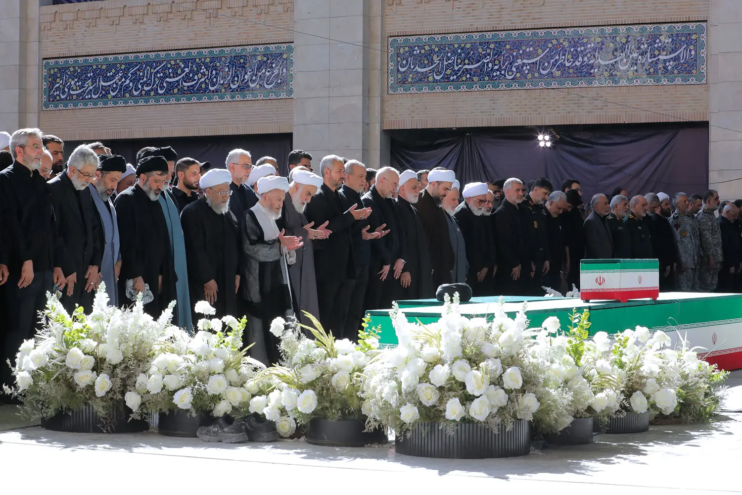 'ABD-İsrail saldırısında öldü' denilmişti! Aylar sonra ilk kez Hamaney'in cenazesinde göründü