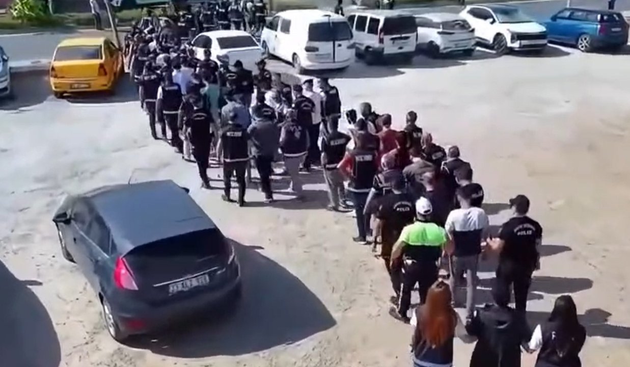 Vizeye başvurmak isterken dolandırıldılar! Sahte site kuran çeteden 8 milyonluk vurgun