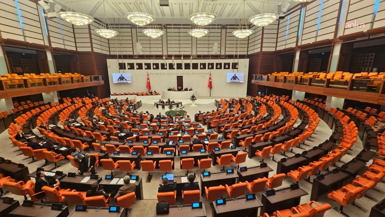 İstifalar sonrası Meclis'te sandalye dağılımı değişti: CHP artık beşinci parti