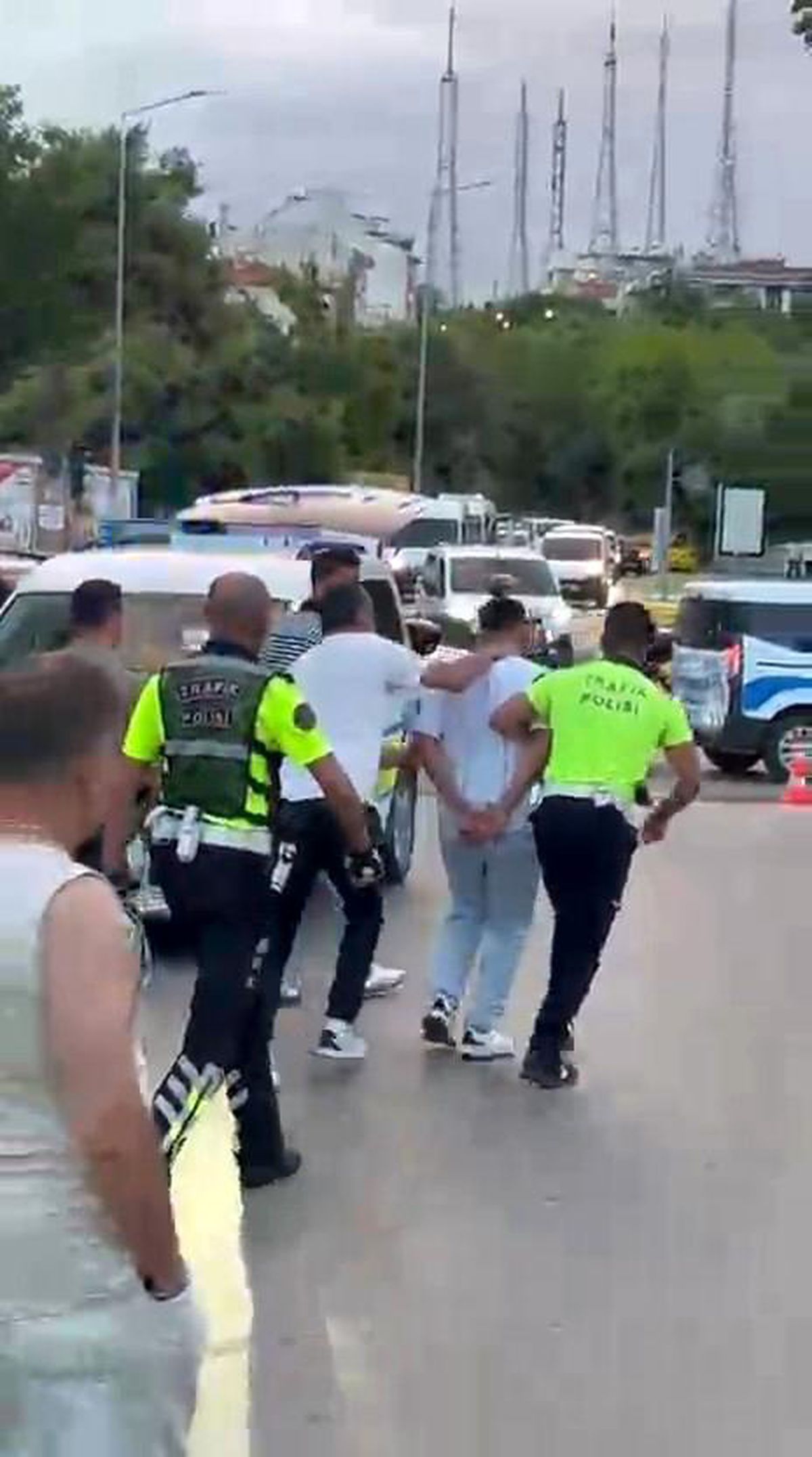 Edirne'de aile kavgası: Polis güçlükle ayırdı