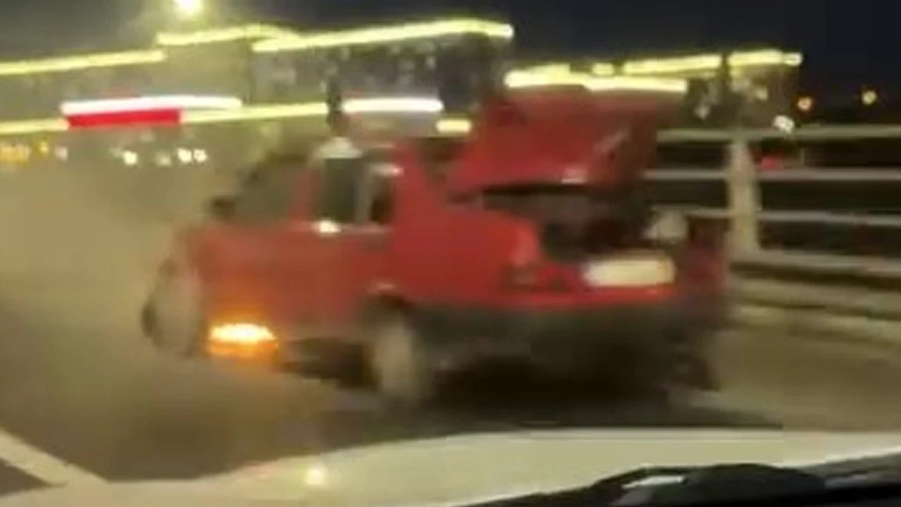 Eskişehir’de seyir halindeki otomobil köprüde tutuştu