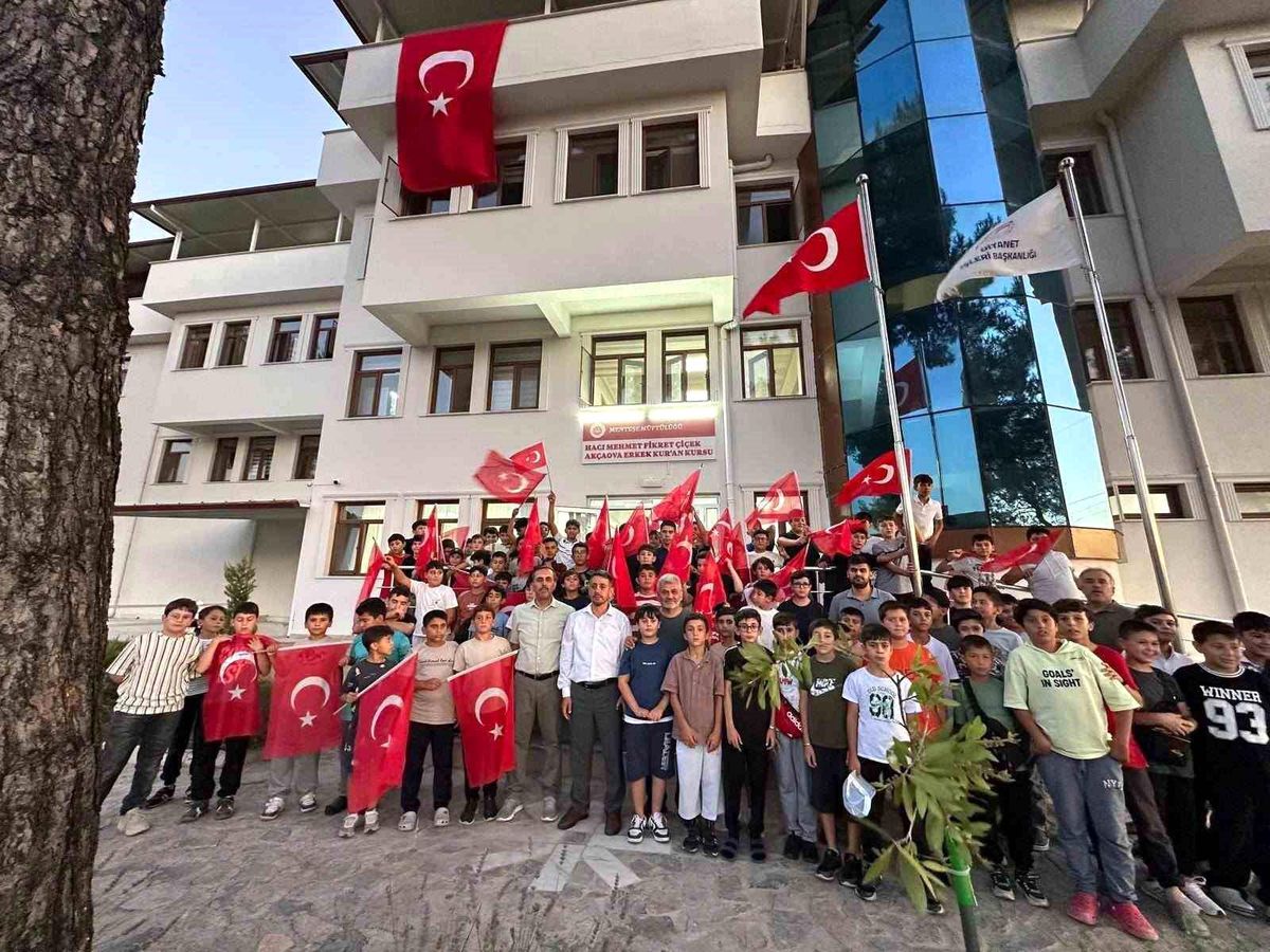 Muğla'da genç Yıldızlardan Gazze'ye destek ve şehitlere vefa yürüyüşü