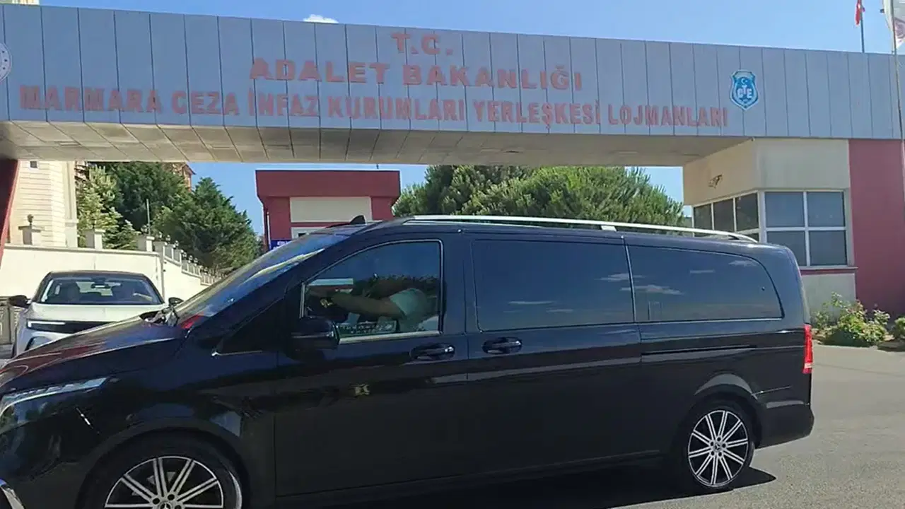 Silivri'de 6 saat: Özgür Özel, İmamoğlu ve diğer tutuklu isimlerle görüştü