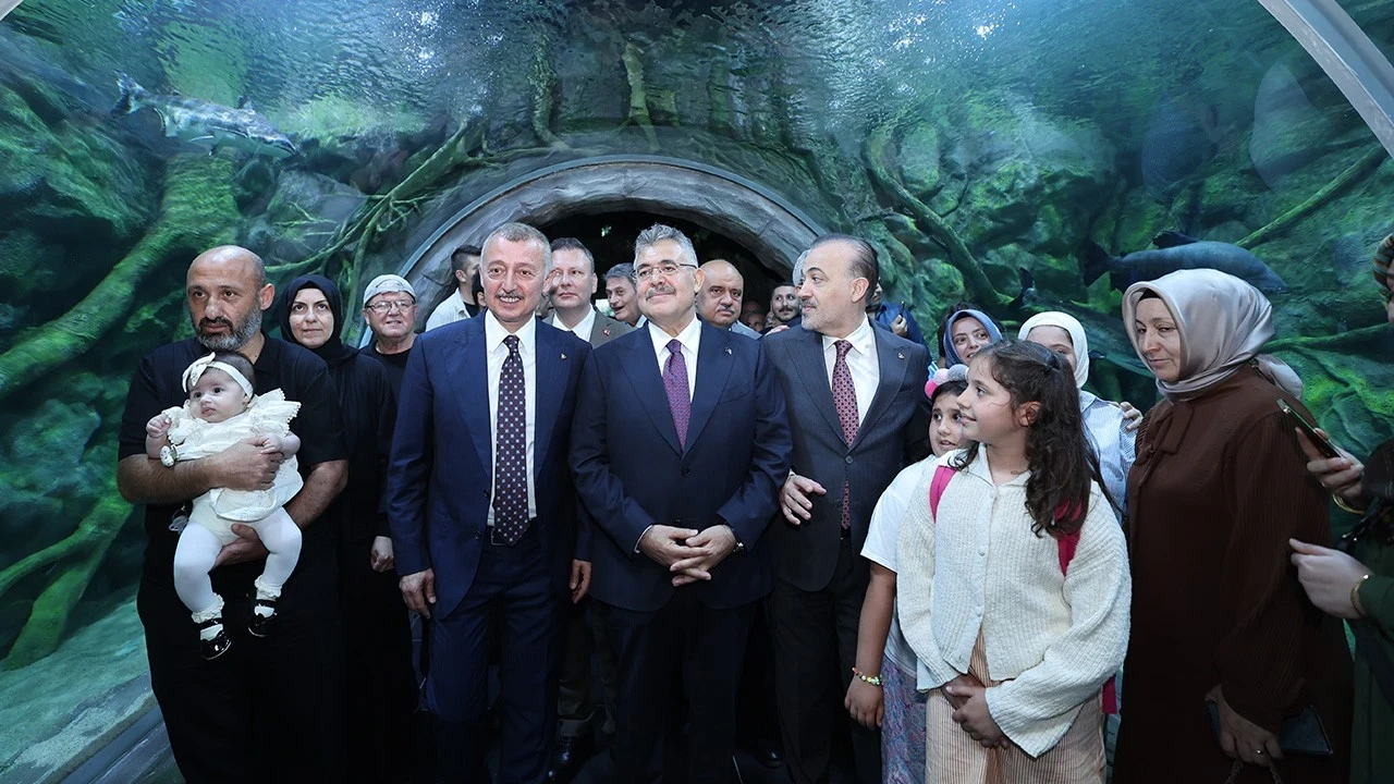 Türkiye’de benzeri olmayan Körfez Aqua Kıtalar Akvaryumu Kocaeli’de açıldı! İlk gün 15 bin kişi akın etti