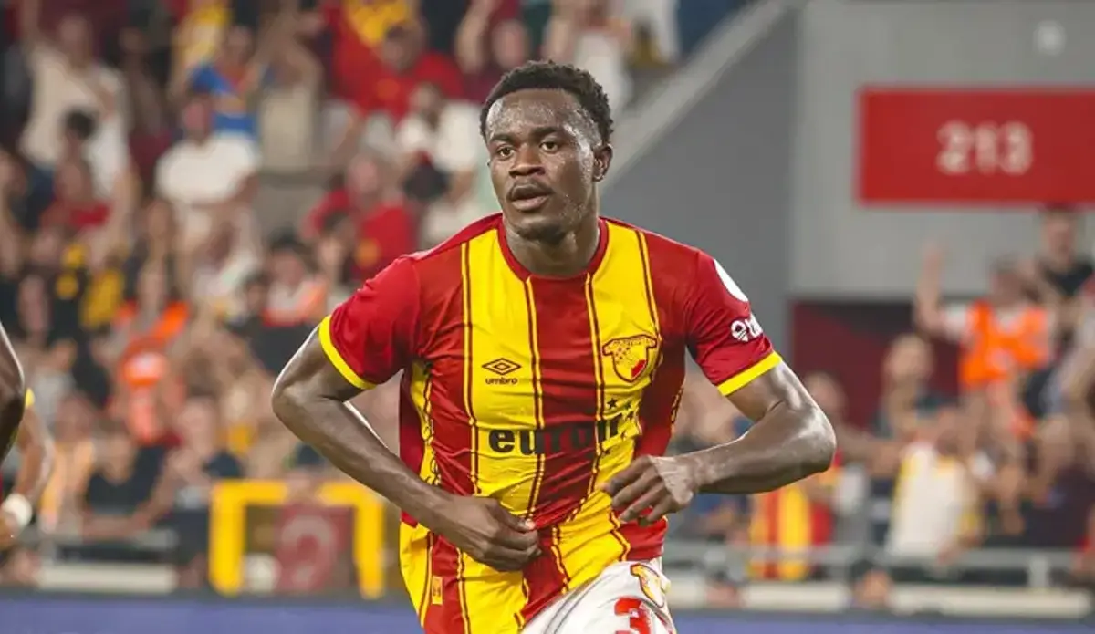 Dennis'e Premier Lig'den talip çıktı