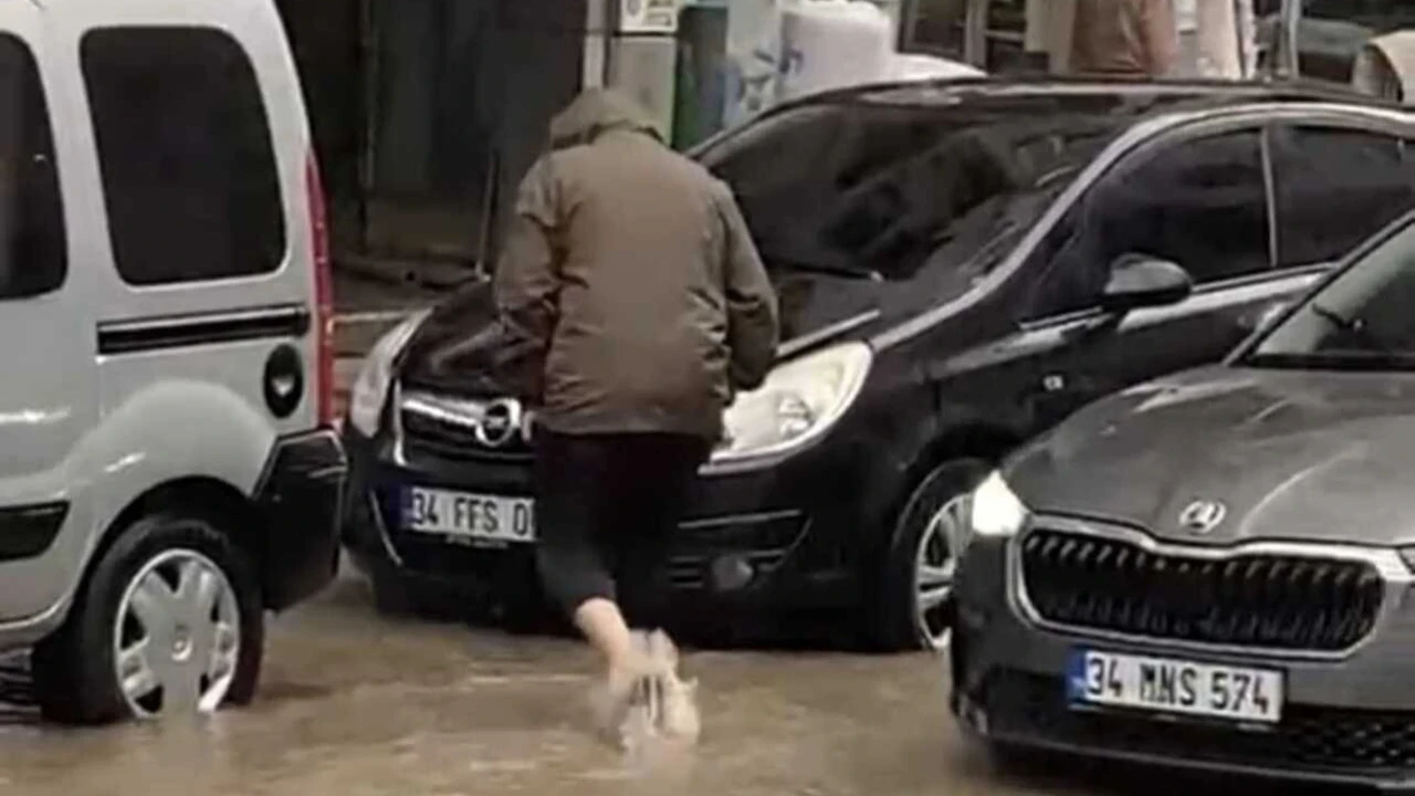 Ordu'da yağmur vurdu, cadde ve sokaklar göle döndü