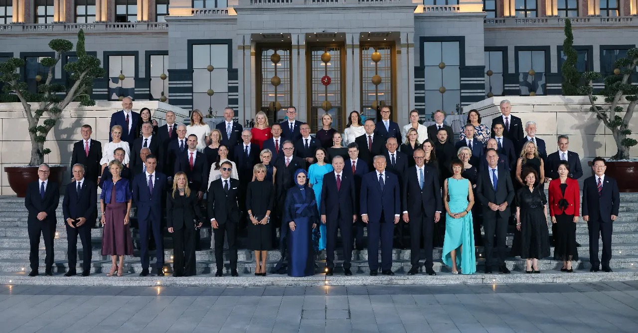 Külliye'de aile fotoğrafı