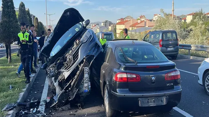 Nevşehir'de feci kaza! Zincirleme kazada 5 kişi yaralandı