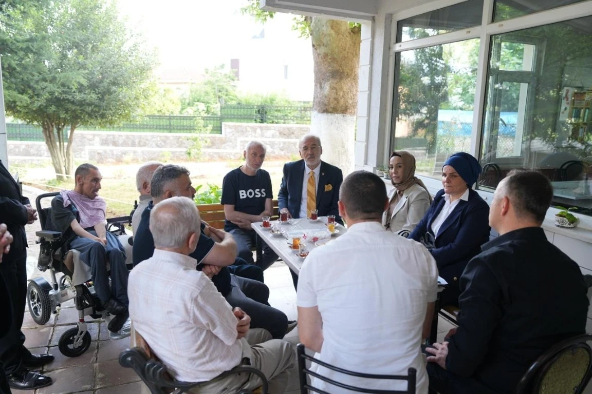Milletvekilleri İstanbul’da vatandaşlarla bir araya geldi