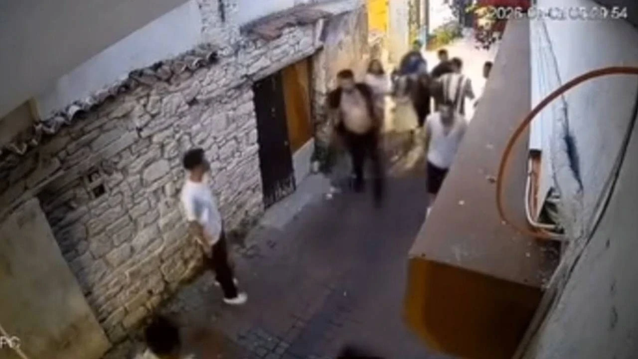 Sokak ortasında katliam gibi kavga: Silahla vurduktan sonra dakikalarca darbettiler