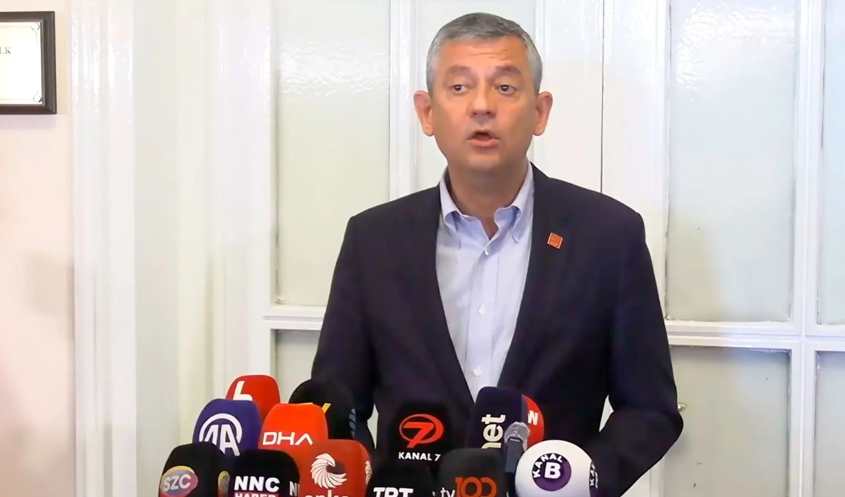 Son Dakika... Özgür Özel MYK toplantısı sonrası konuşuyor: Salı günü grup kürsüsünde kim olacak?