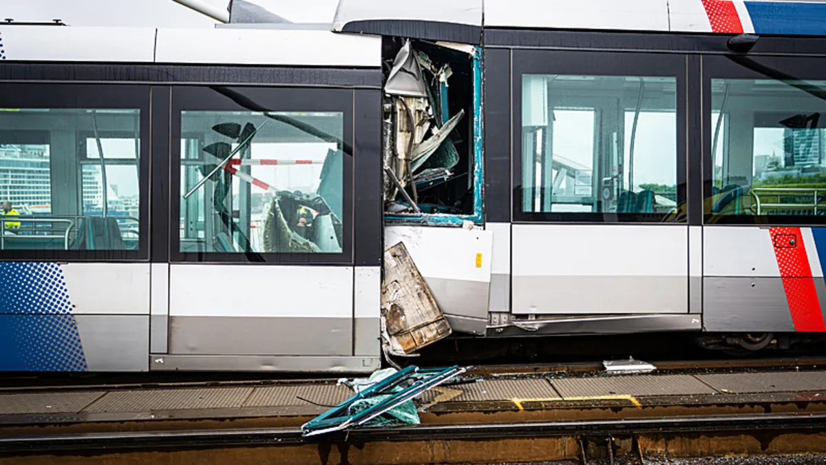 Hollanda’da korkutan kaza: İki tramvay çarpıştı! 15 yaralı