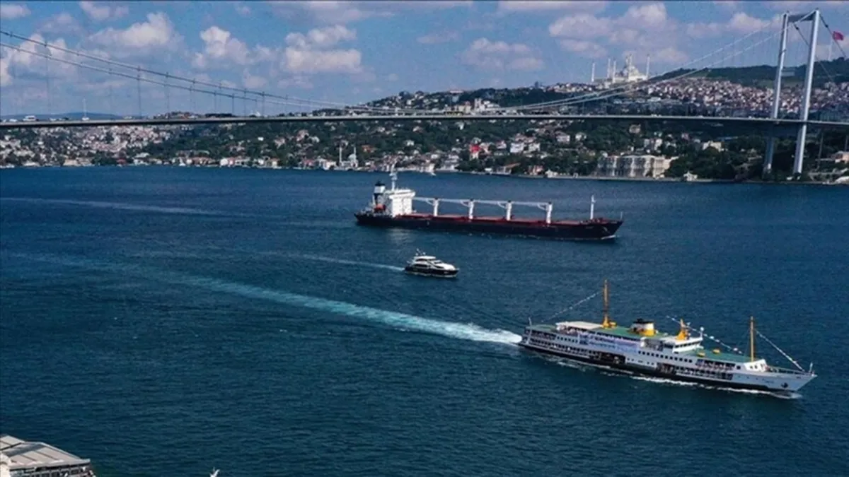 İstanbul Boğazı'nda gemi trafiği askıya alındı: Saat 11.00 itibarıyla başladı