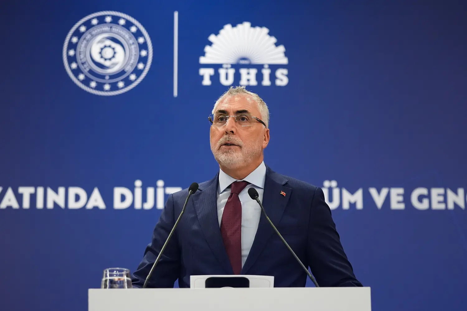 İŞKUR'da yapay zeka dönemi! Bakan Işıkhan gençlere yeni müjdeyi verdi