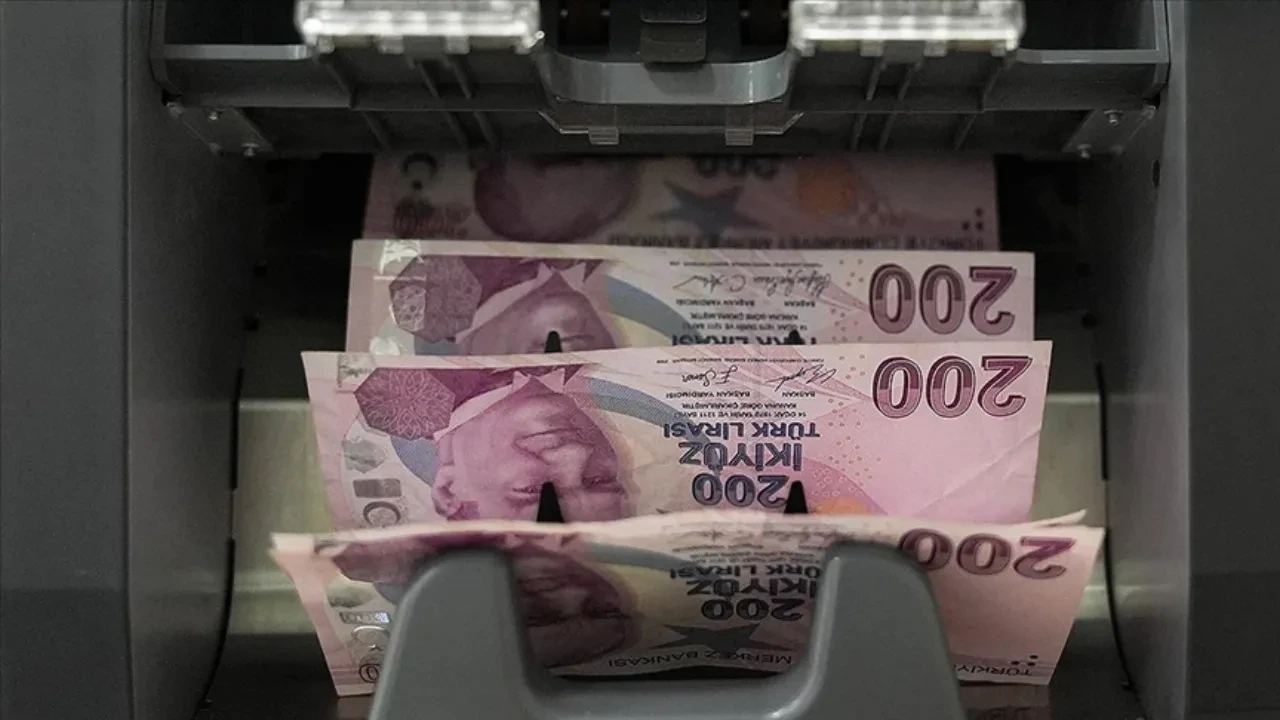 KKM gerilemeye devam ediyor: Krediler ve mevduat yükselişte