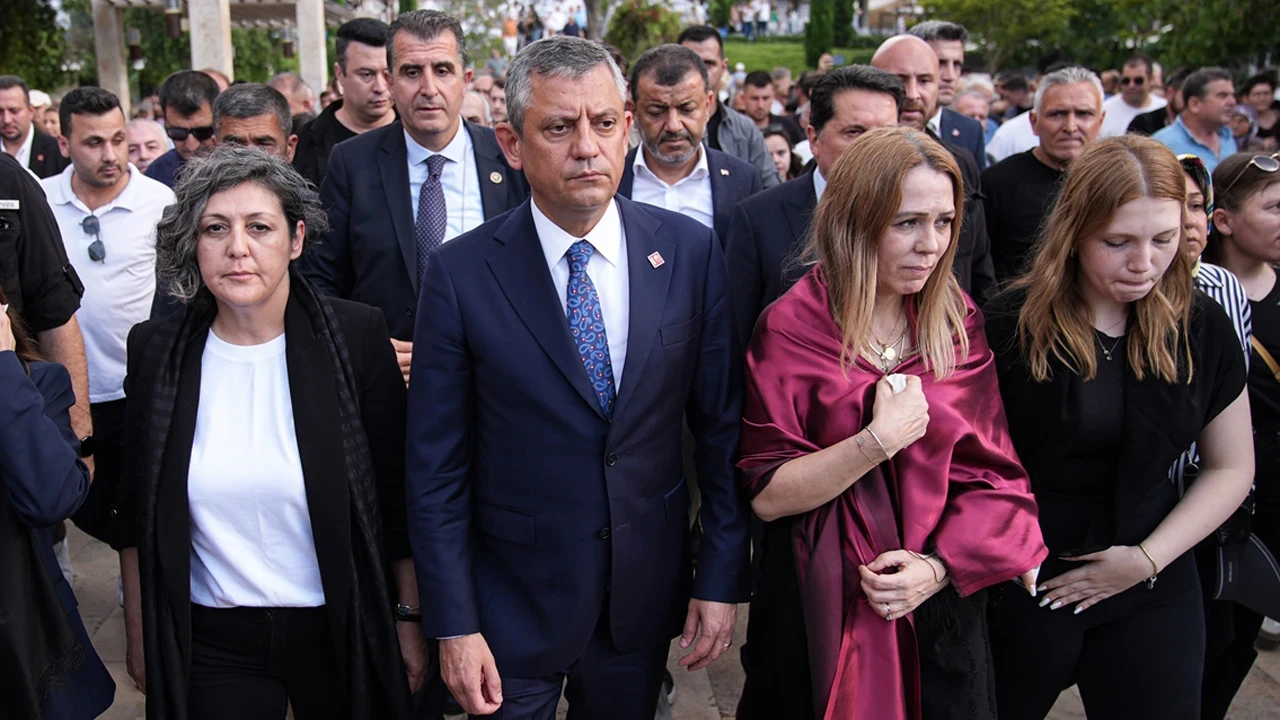 Özgür Özel ve ekibi Parti Meclisi'nden istifa etme kararı aldı
