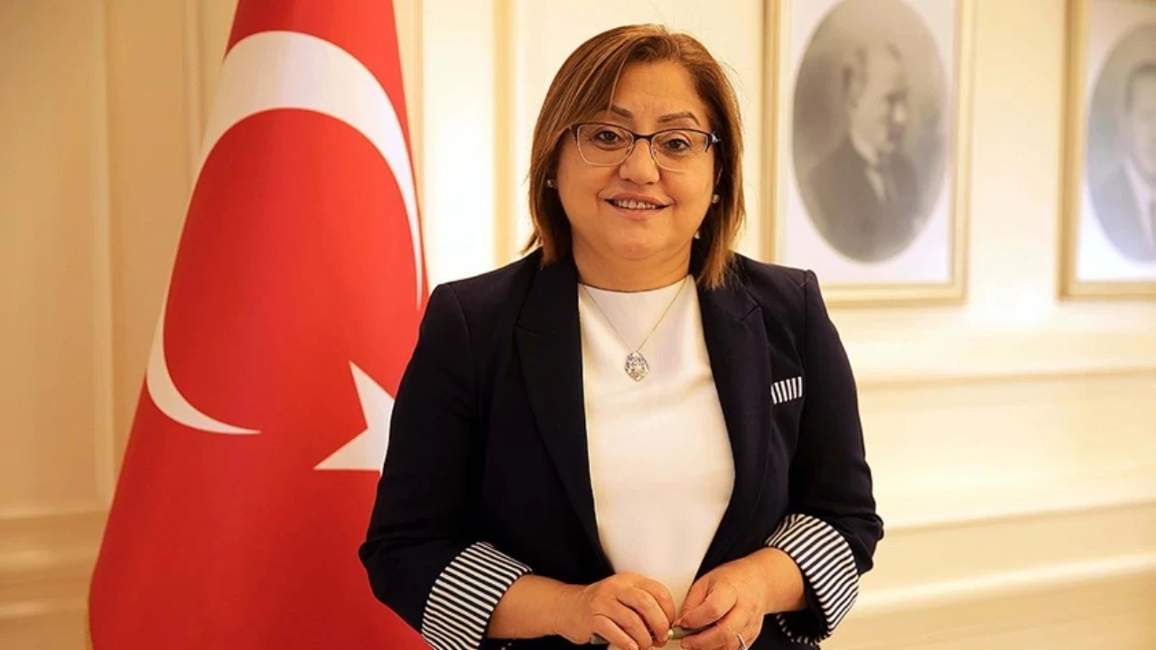Fatma Şahin bir aylık maaşını Venezuela'ya bağışladı