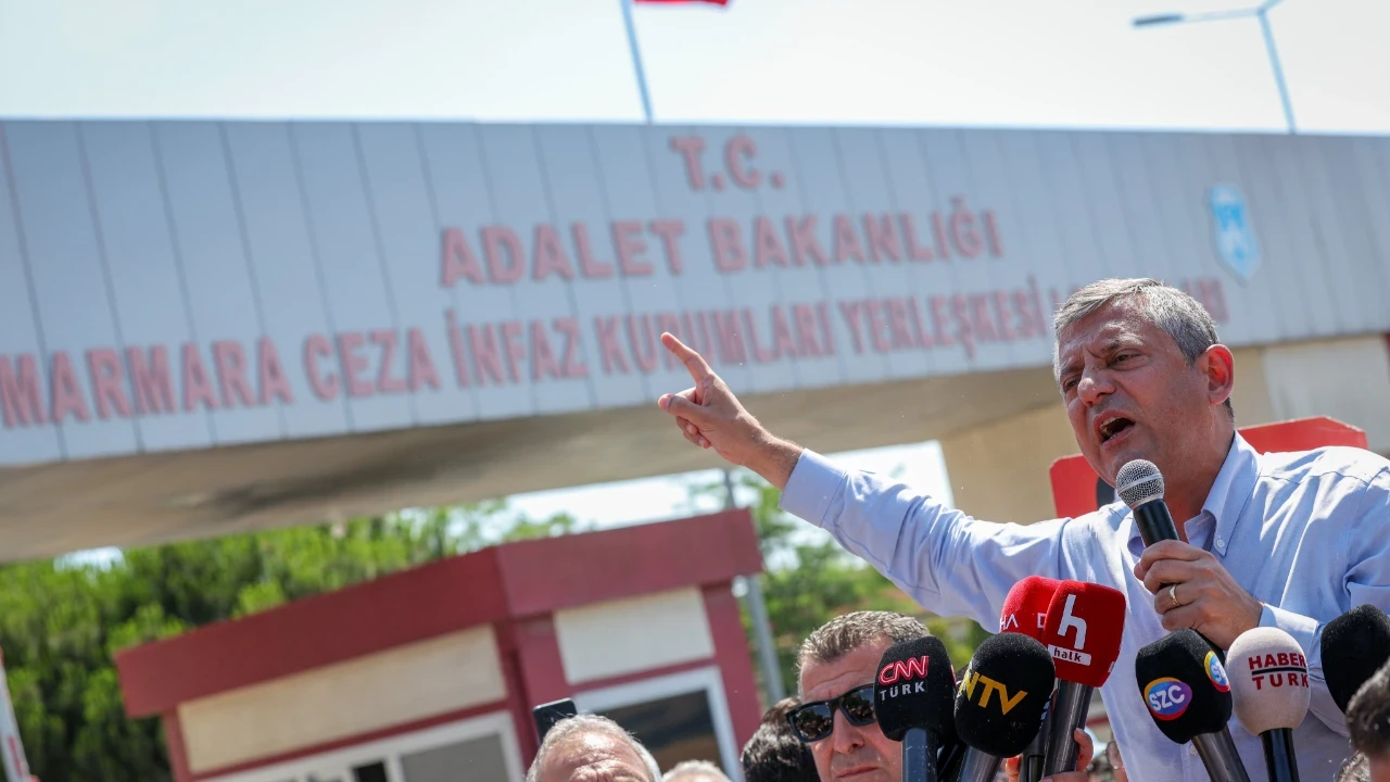 Özgür Özel: Hangimiz Cumhurbaşkanı olacağız hiç önemi yok