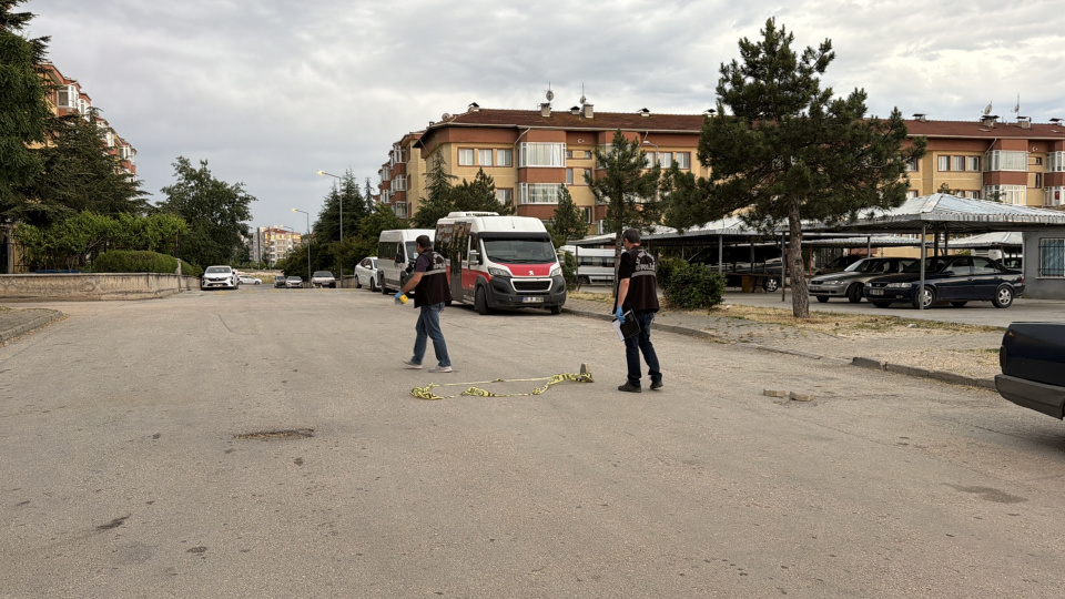 Tartıştığı kişiyi, sokak ortasında tabancayla vurup, kaçtı