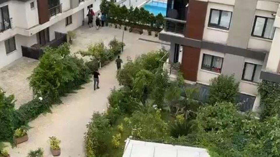 İstanbul'da yeni boşanan çiftin cansız bedenleri sitenin bahçesinde bulundu