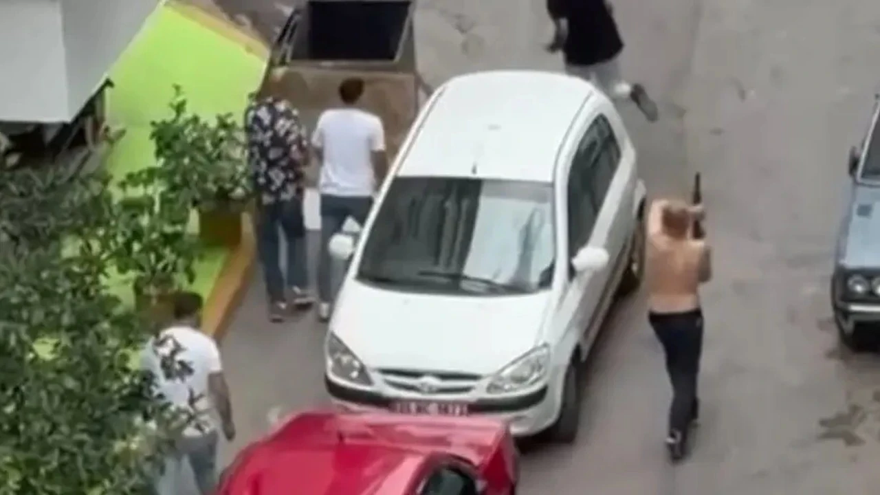 İzmir'de sokak ortasında dehşet! Pompalı tüfekle terör estirdiler! O anlar kamerada