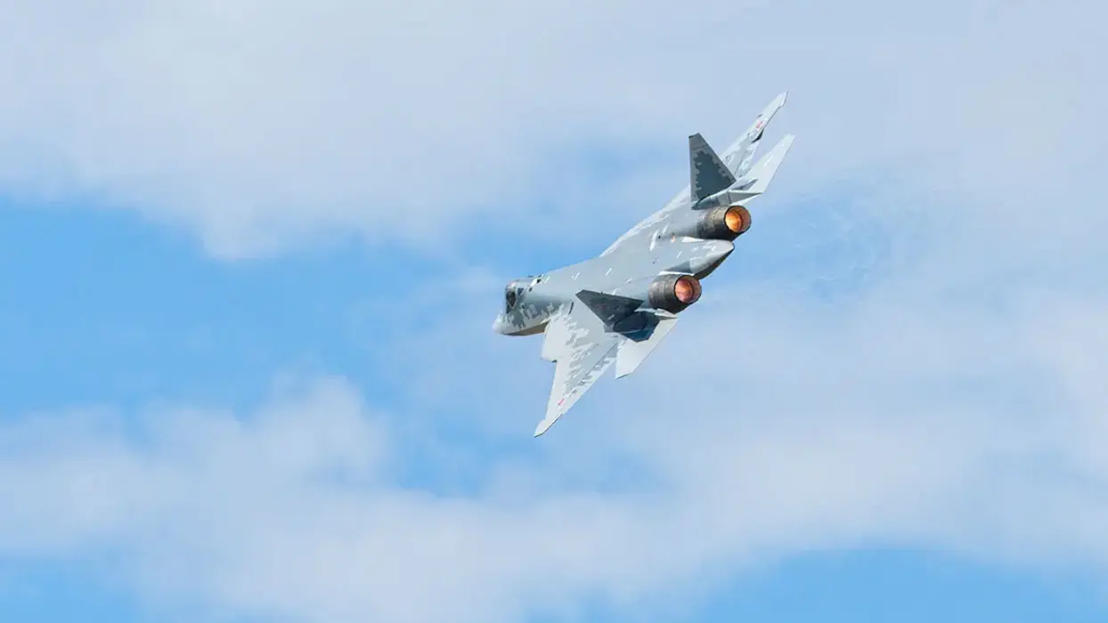 Ruslar kimseye 'tamam' demiyordu! 45 adet Su-57 savaş uçağı havalimanına geldi