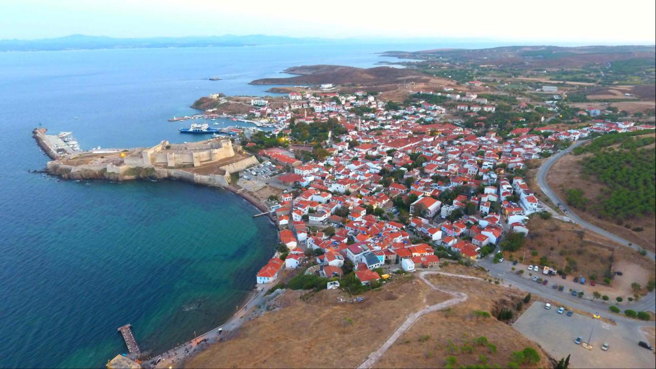 Bozcaada'ya 19-32 kişilik araçların geçişi yasaklandı