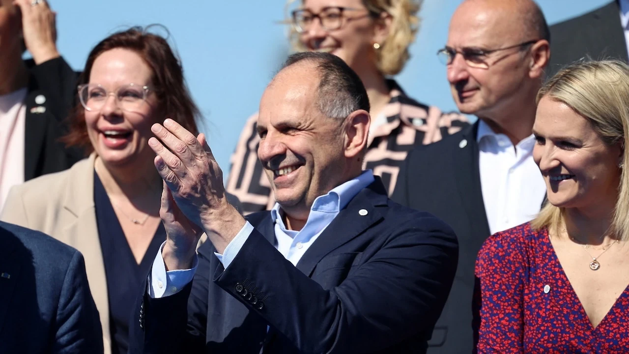 Yunan bakan: Sırbistan'ın AB üyeliğini destekliyorum