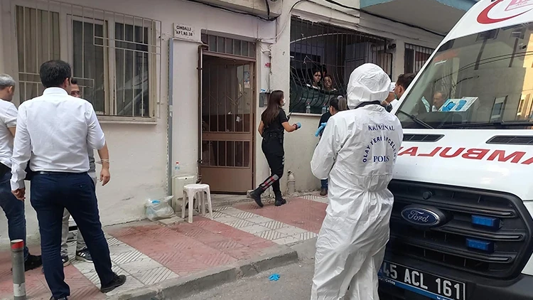 Akıllara durgunluk veren olay: Uyuduğunu sanıp kardeşinin cesedi ile 2 gün yaşadı