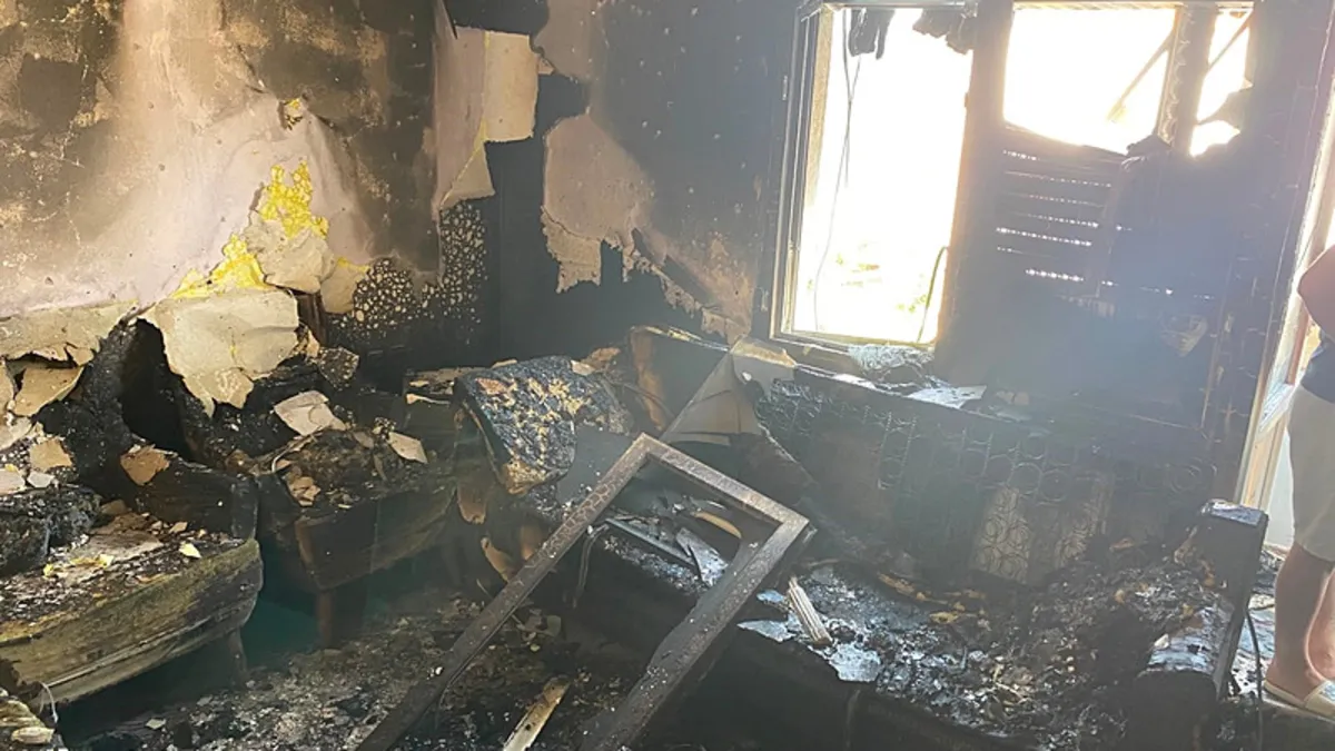 Manisa'da mahalleyi korkutan yangın! Evdeki eşyalar küle döndü