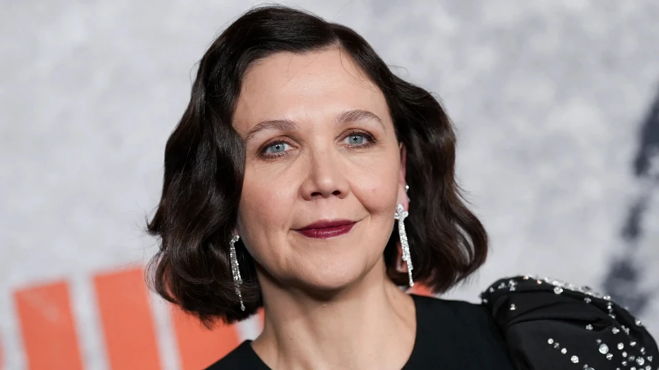 Ünlü yönetmen Maggie Gyllenhaal Warner Bros. için ödüllü romanı sinemaya uyarlıyor