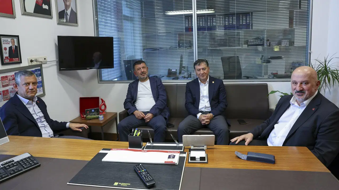 Özgür Özel'den Uğur Bayraktutan’a taziye ziyareti