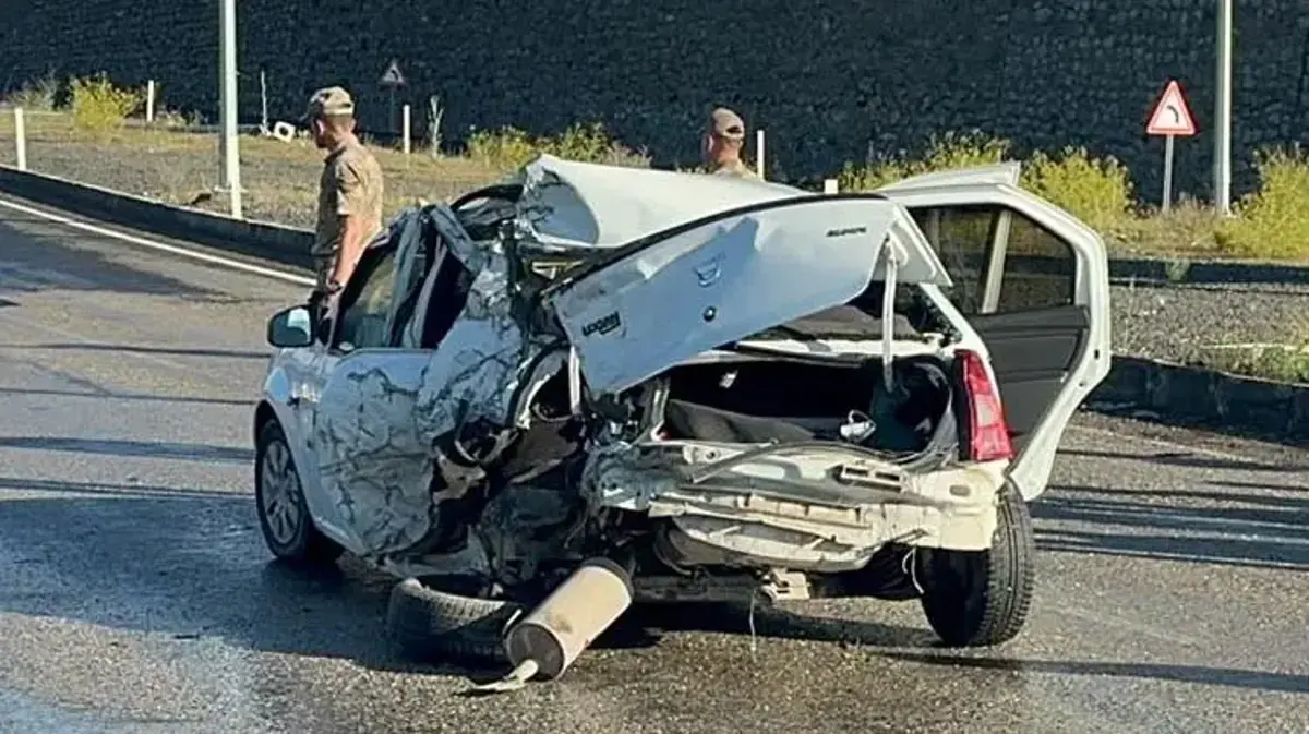 Ağrı’da iki trafik kazasında 1 kişi öldü, 6 kişi de yaralandı