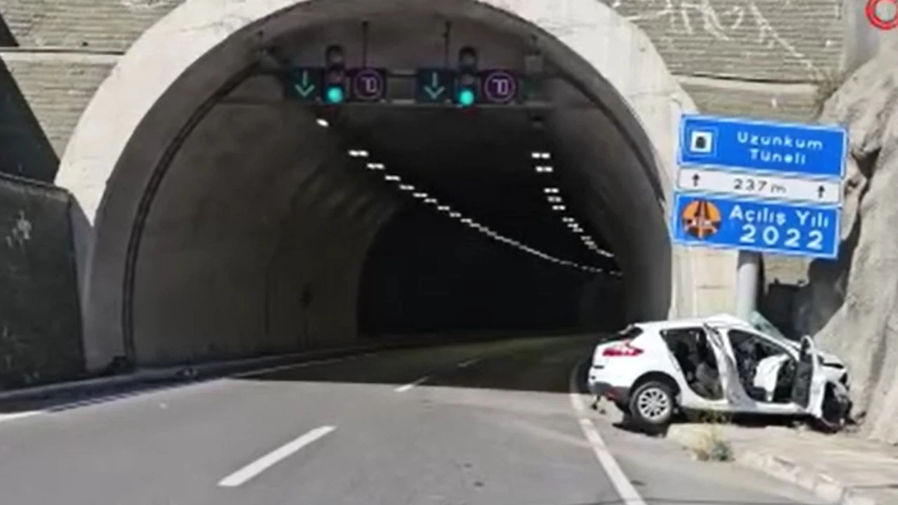 Tünel girişindeki tabelaya ok gibi saplandı