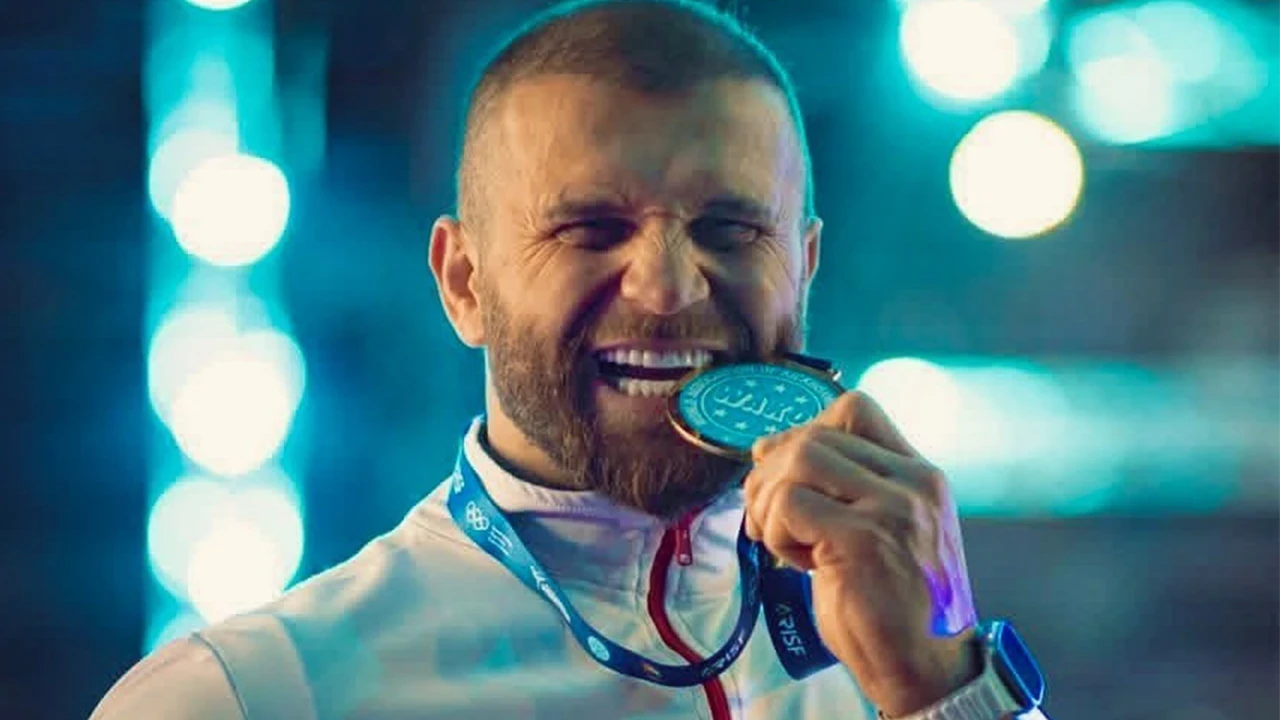 Türkiye Kick Boks Şampiyonası'nda bir ilk: Hiç maç yapmadan şampiyon oldu