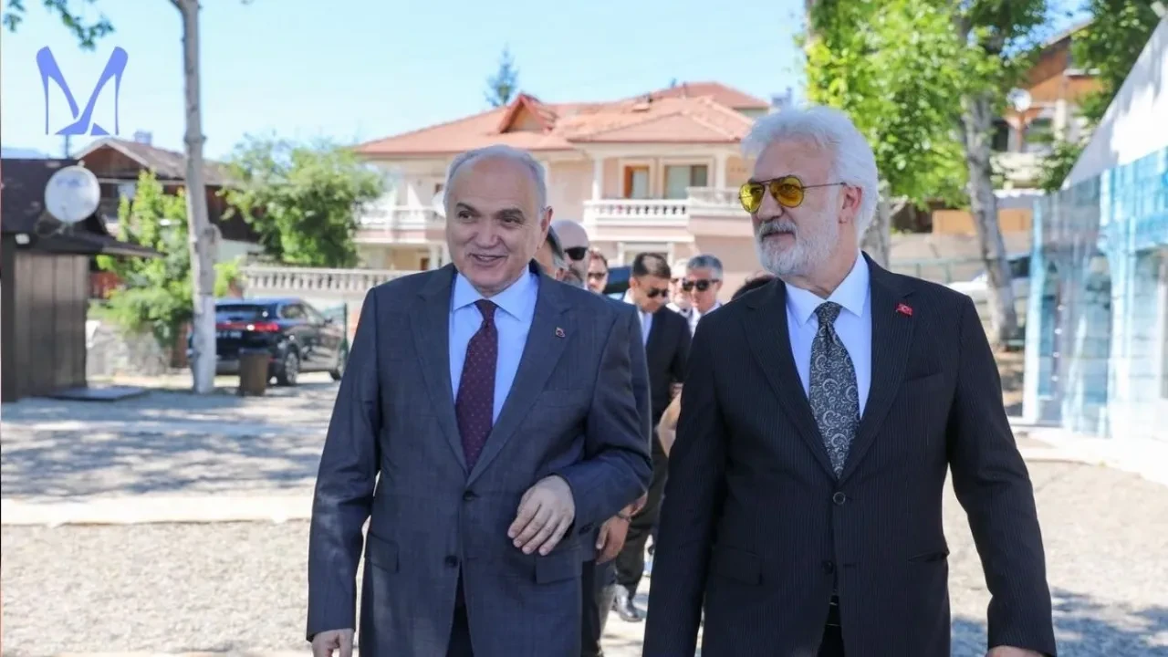 Tamer Karadağlı'dan Konuralp Antik Kenti'ne övgü dolu sözler! "Burası gerçek bir hazine"