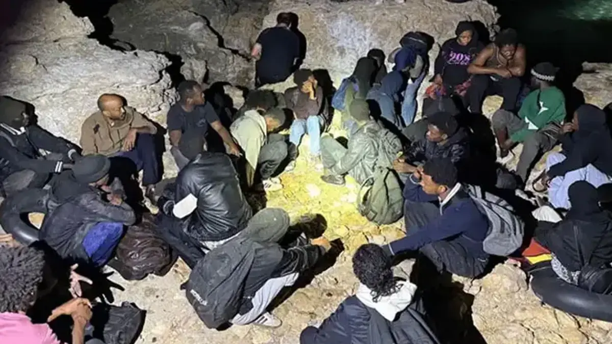 Ege Denizi'nde 39 düzensiz göçmen yakalandı, 8 kişi kurtarıldı
