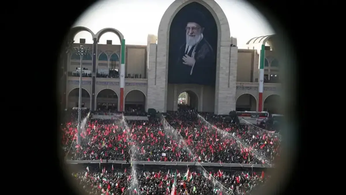İran'da Ali Hamaney'e veda! Yüzbinler cenaze namazına katıldı