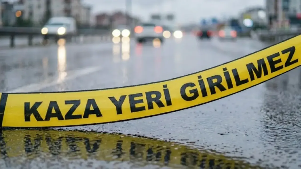 İzmir'de feci kaza! Ağaca çarpan otomobilde can pazarı