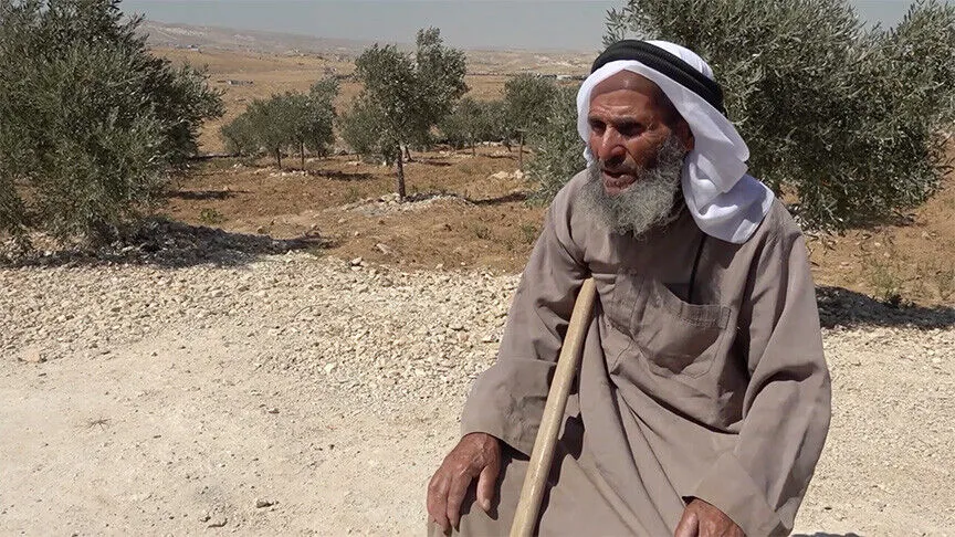 İsraillilerin yaraladığı yaşlı Filistinli: Saldırılara rağmen topraklarımda kalacağım ve burada gömüleceğim