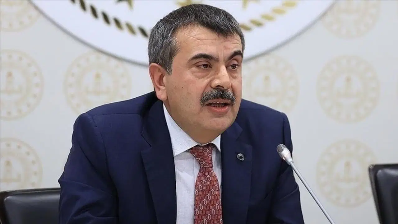 Eğitim Sen, Milli Eğitim Bakanı Yusuf Tekin’in üç yıllık görev süresini değerlendirdi: Koyu bir karanlık