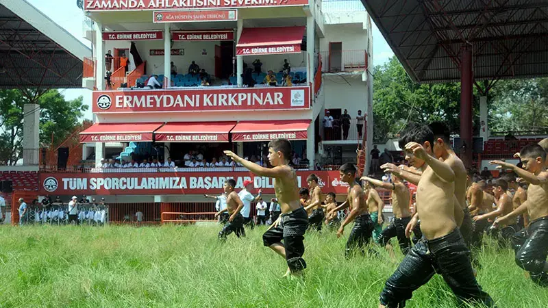 Kırkpınar güreşleri, minik boy pehlivanların müsabakaları ile başladı