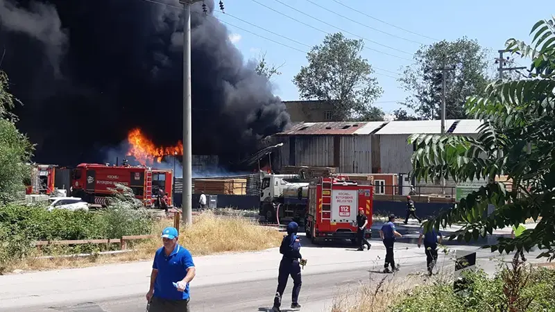 Kocaeli'de fabrika yangını