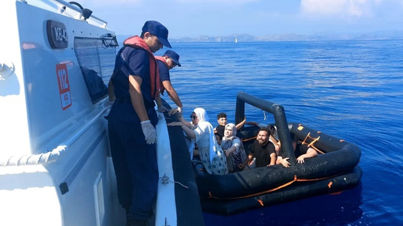 Yunan sahil güvenlik 3’ü çocuk 8 düzensiz göçmeni Türk karasularına geri itti