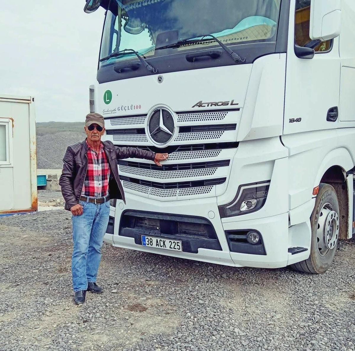 Kula'da zincirleme kaza; 2 ölü, 4 yaralı